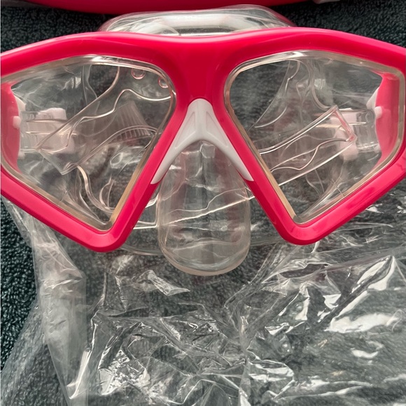 AQUA LUNG SWIM MASK AND SNORKEL- NWOT PINK/ WHITE -ADULT - Picture 2 of 12